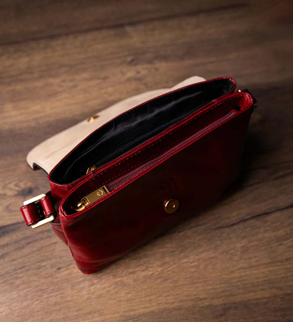 Umhängetasche|Crossover 24 x 17cm in Cognac aus Leder mit Überschlag - leder-accessoires.com