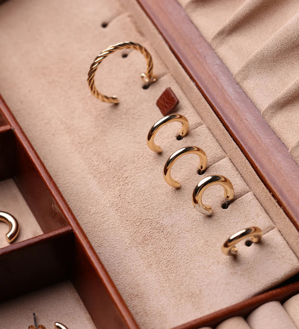 Schmuckdose 29,5 x 20,5m in Cognac mit Deckel und Druckknöpfen - leder-accessoires.com