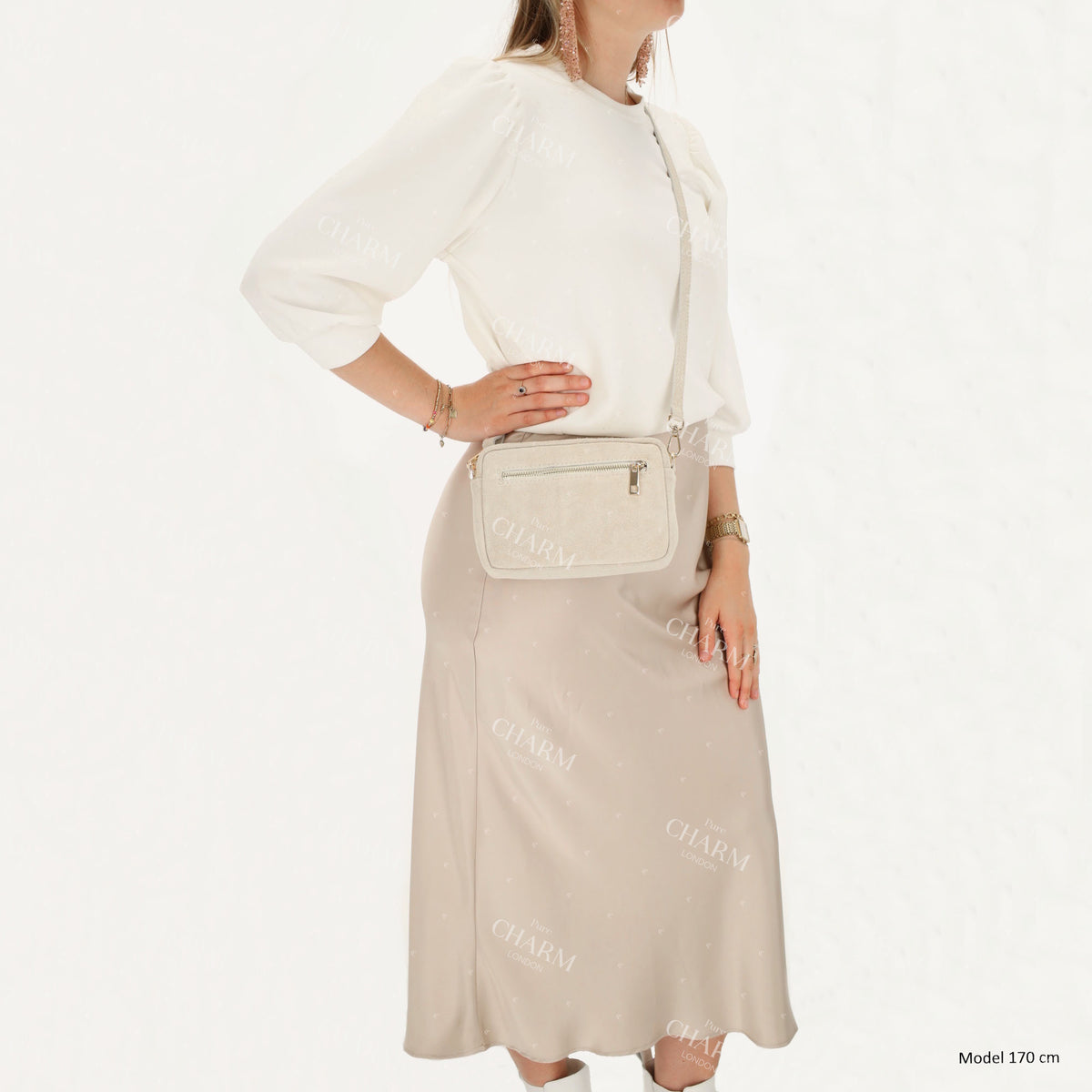 Umhängetasche 19,5x13cm in Sand mit Reißverschluss - leder-accessoires.com