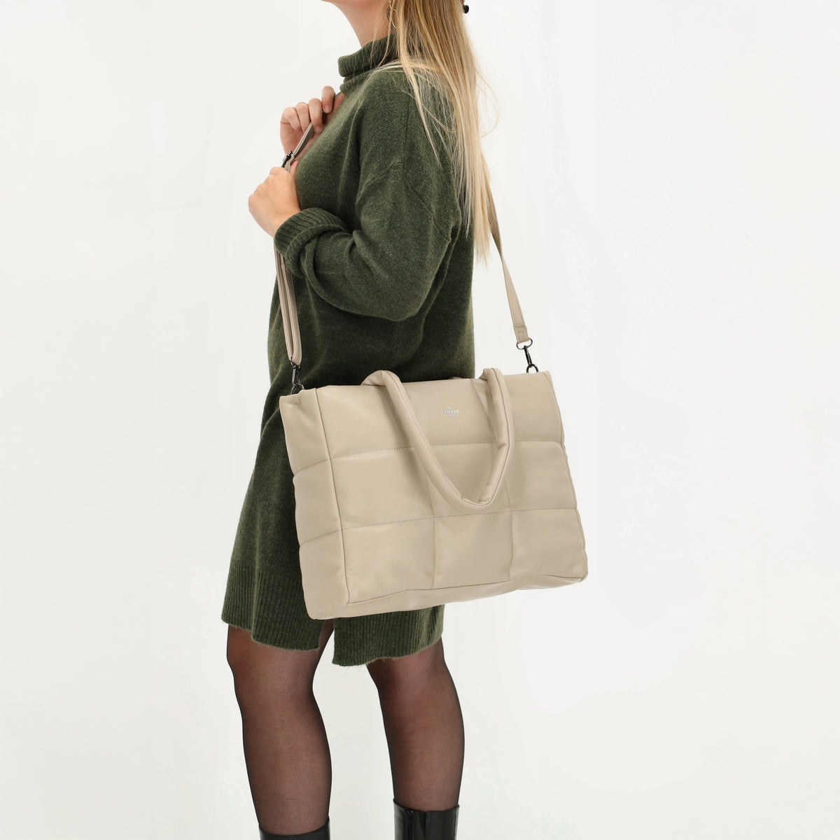 Shopper gesteppt 38 x 30cm in Helltaupe mit Reißverschluss - leder-accessoires.com