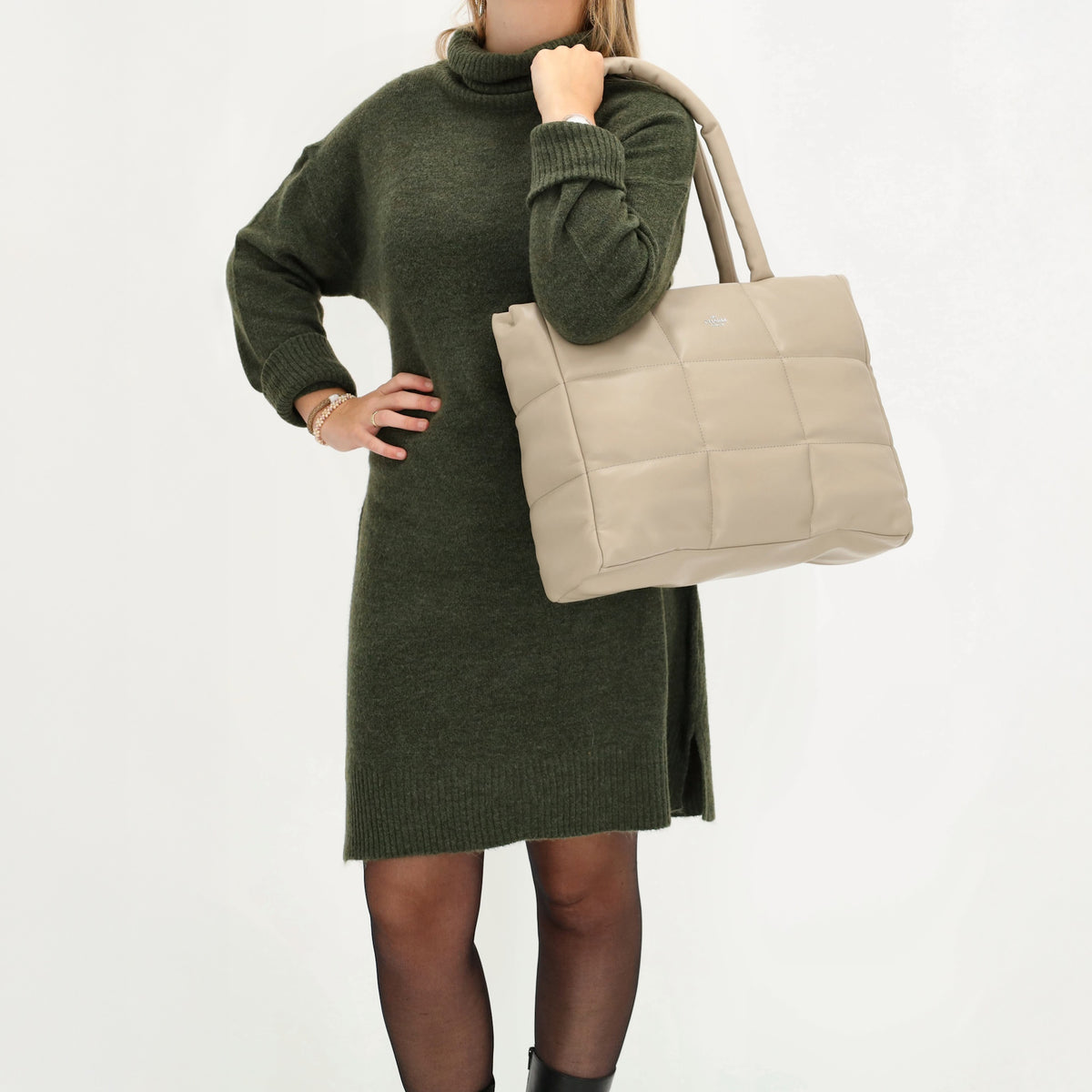 Shopper gesteppt 38 x 30cm in Helltaupe mit Reißverschluss - leder-accessoires.com