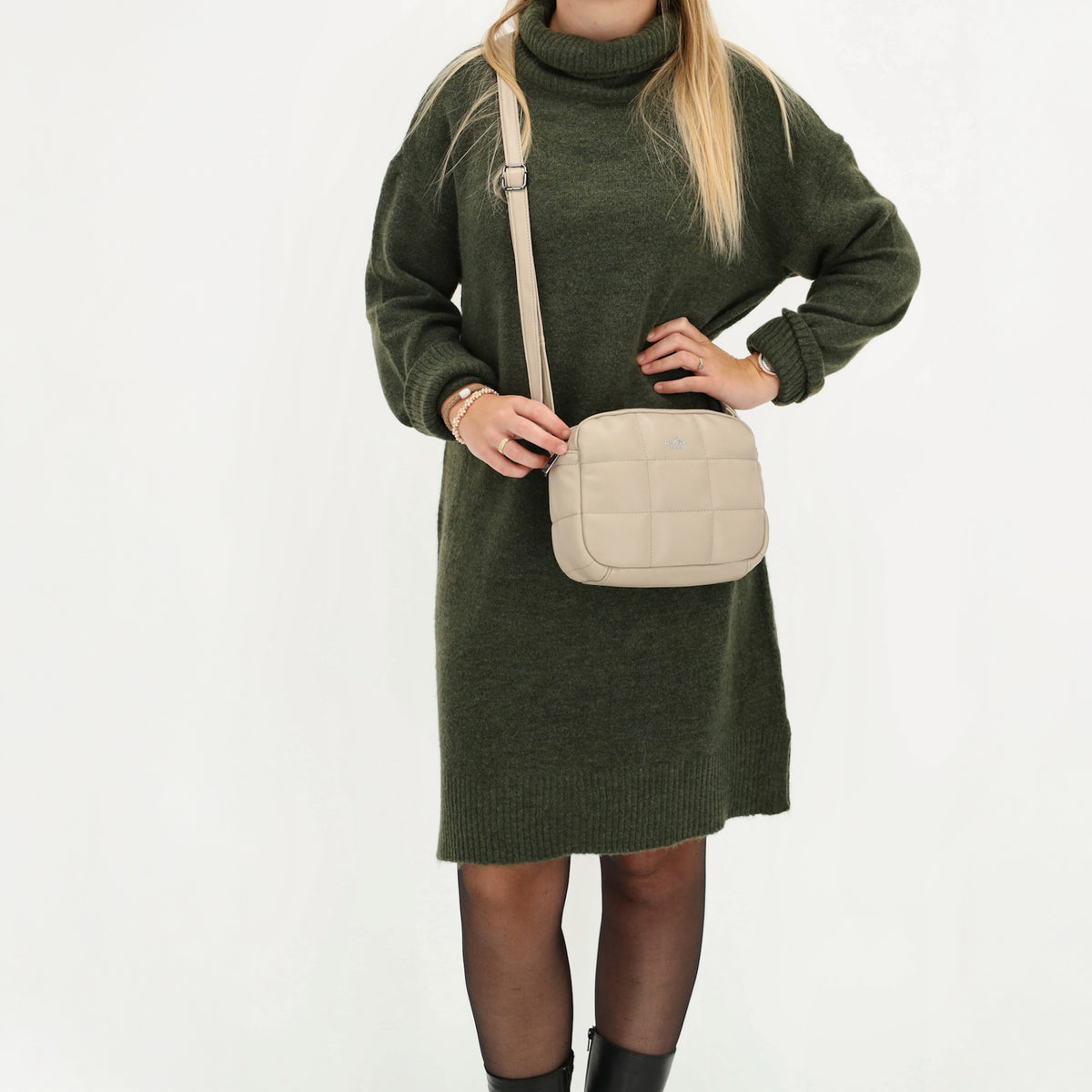 Schultertasche gesteppt 22 x 17cm in Beige mit Reißverschluss - leder-accessoires.com