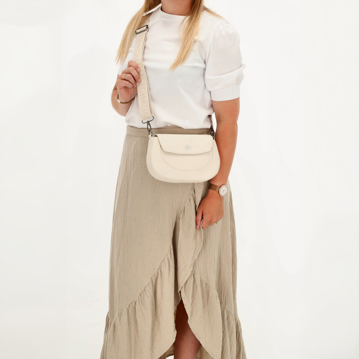 Schultertasche 23x13,5cm in Creme mit Reißverschluss und Überschlag - leder-accessoires.com