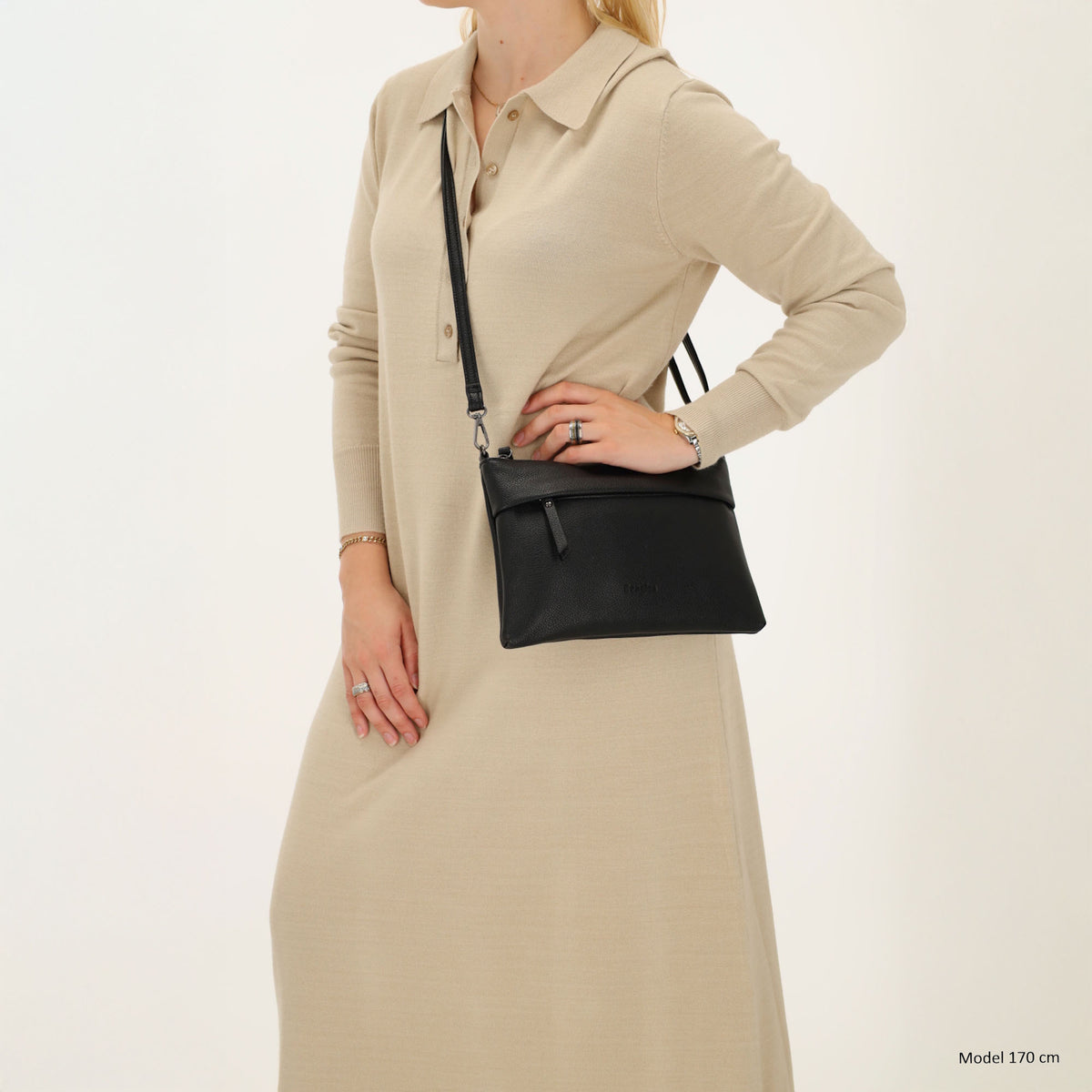 Clutch|Umhängetasche 25x17cm in Schwarz aus Kunstleder - leder-accessoires.com