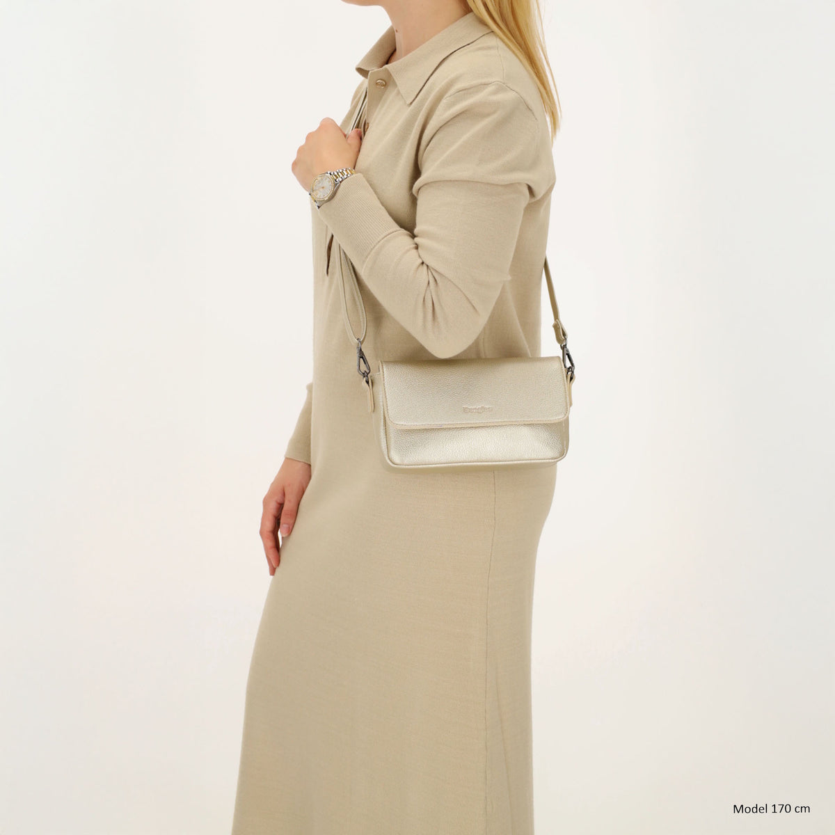 Schultertasche 25x12cm in Hellgold aus Kunstleder - leder-accessoires.com