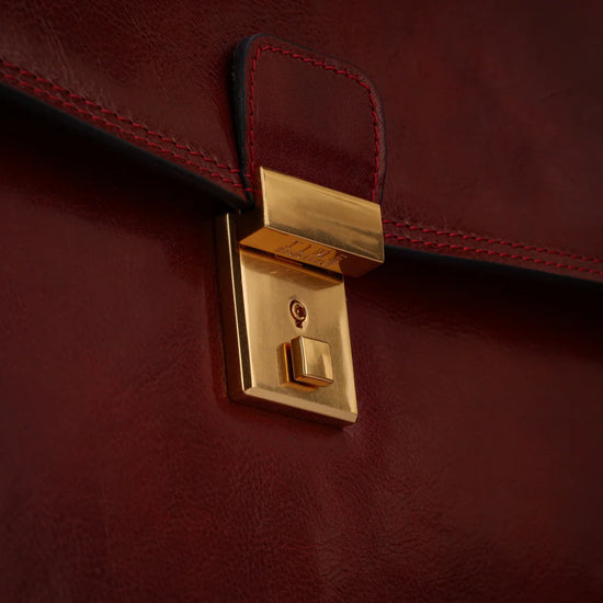 Dokumententasche 39,5 x 29,5m in Rot aus Leder mit Überschlag und Schloss - leder-accessoires.com