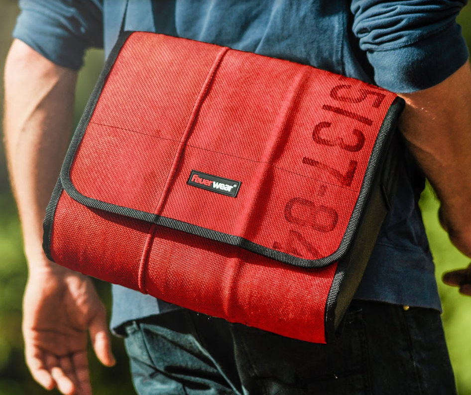 Umhängetasche Walter in Rot - leder-accessoires.com