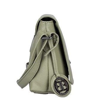 Umhängetasche Querformat aus Leder in Olive mit Überschlag - leder-accessoires.com