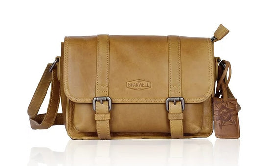 Umhängetasche aus Leder in Cognac mit Überschlag und Magnetverschluss - leder-accessoires.com