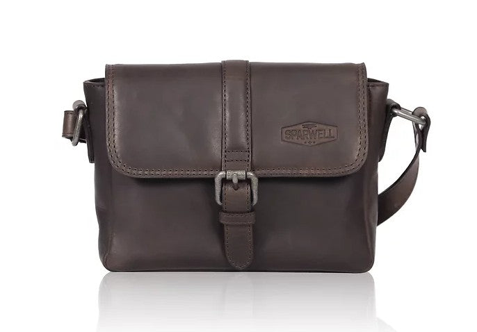 Umhängetasche aus Leder in Braun mit Überschlag und Magnetverschluss - leder-accessoires.com
