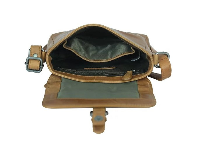 Umhängetasche aus Leder in Cognac mit Überschlag und Magnetverschluss - leder-accessoires.com