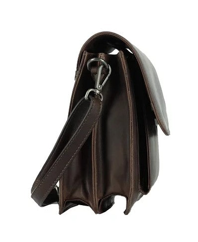 Umhängetasche aus Leder in Braun mit Überschlag - leder-accessoires.com