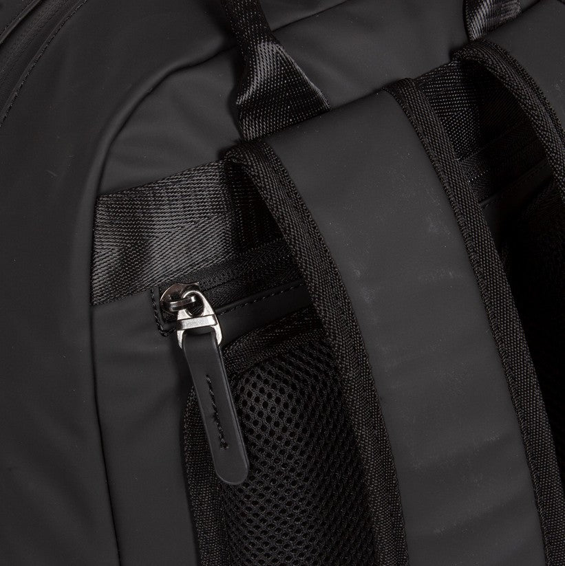 Laptoprucksack 9L in Schwarz mit verschweißten Reißverschlüssen - leder-accessoires.com