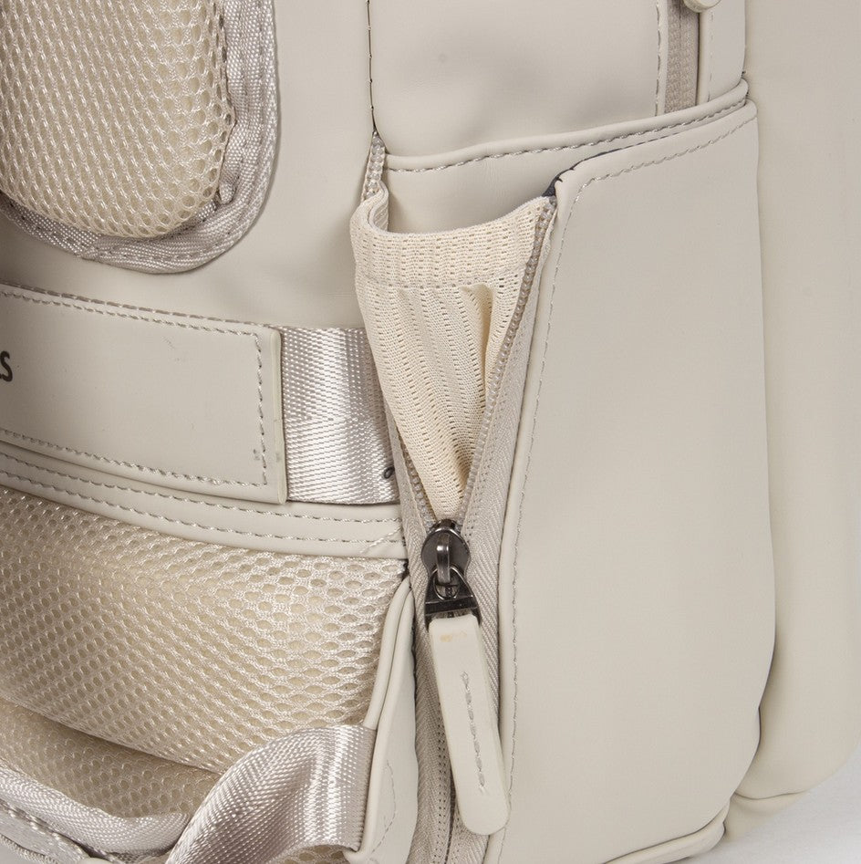 Laptoprucksack 9L in Beige mit verschweißten Reißverschlüssen - leder-accessoires.com