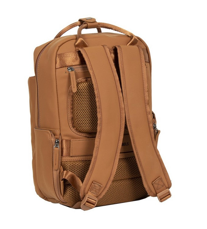 Laptoprucksack 9L in Cognac mit verschweißten Reißverschlüssen - leder-accessoires.com