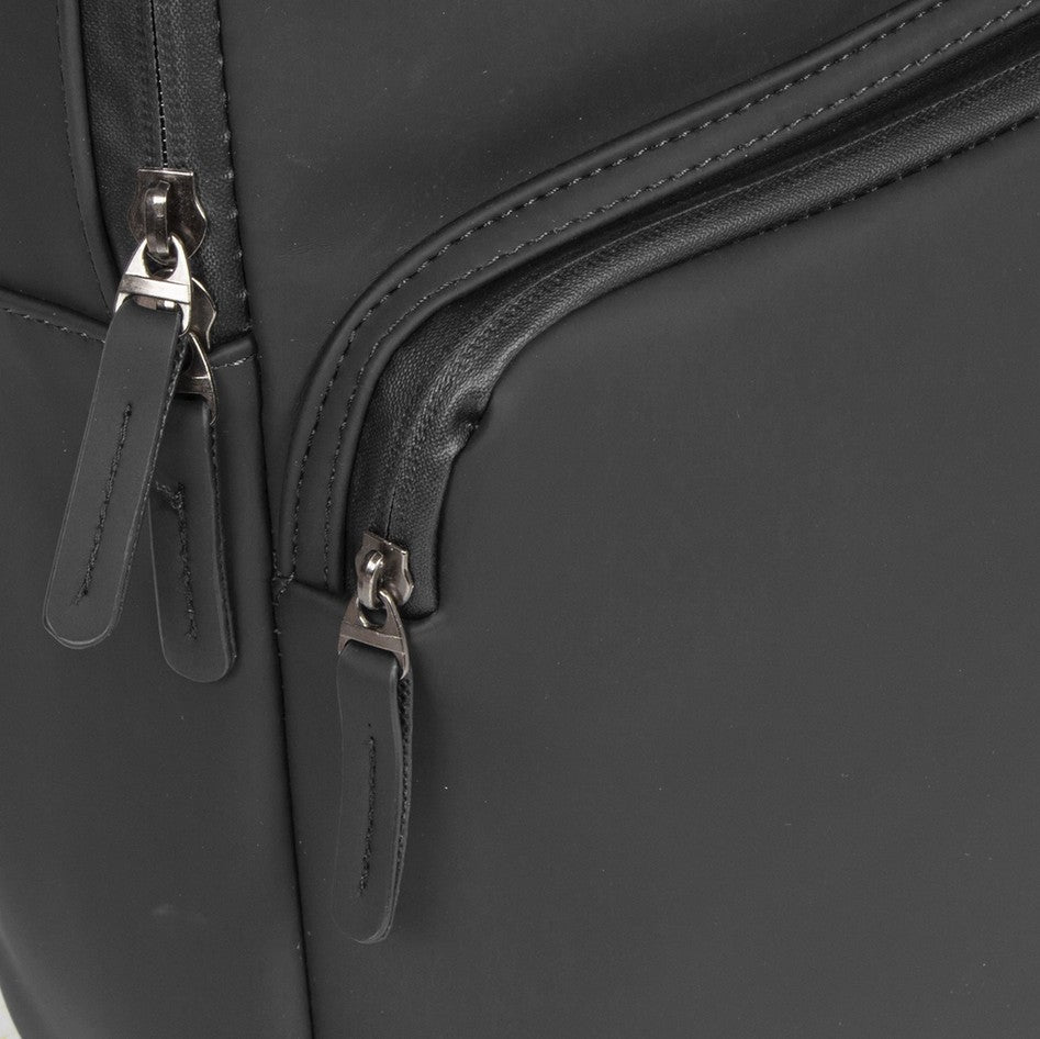 Rucksack 11L in Schwarz mit Vortasche - leder-accessoires.com