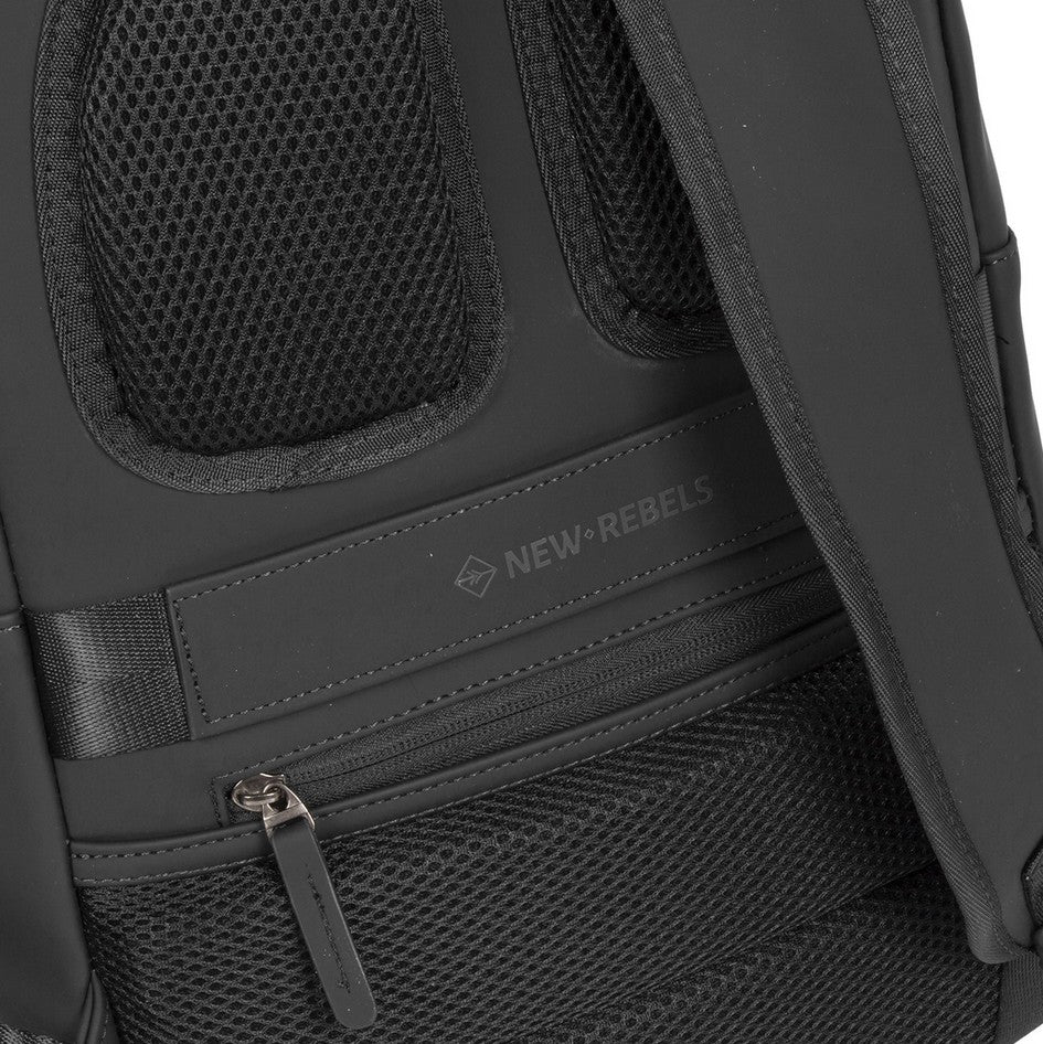 Rucksack 11L in Schwarz mit Vortasche - leder-accessoires.com