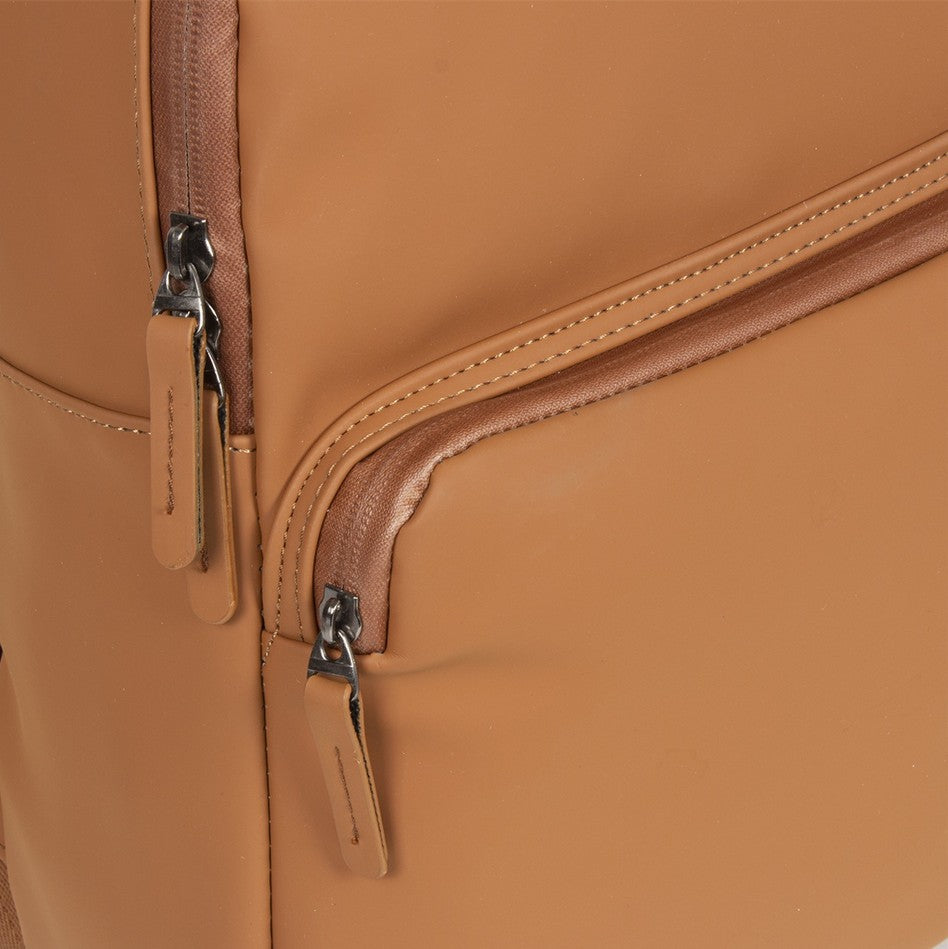 Rucksack 11L in Cognac mit Vortasche - leder-accessoires.com