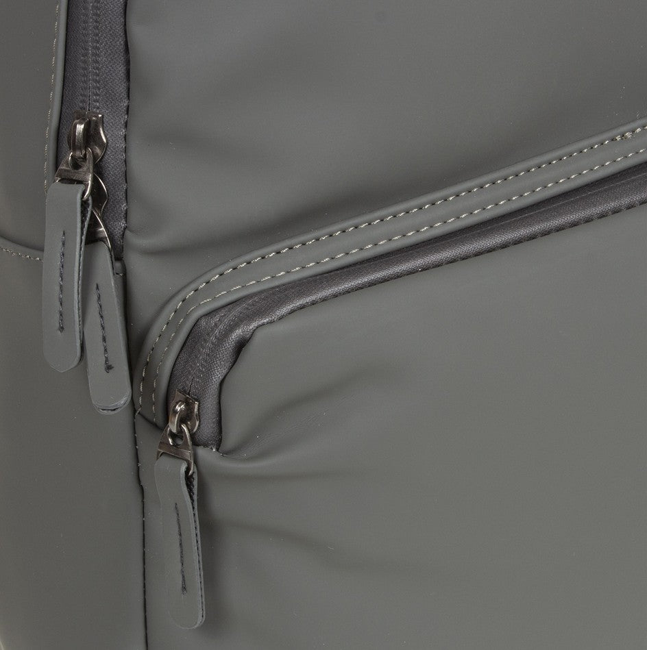Rucksack 11L in Grau mit Vortasche - leder-accessoires.com