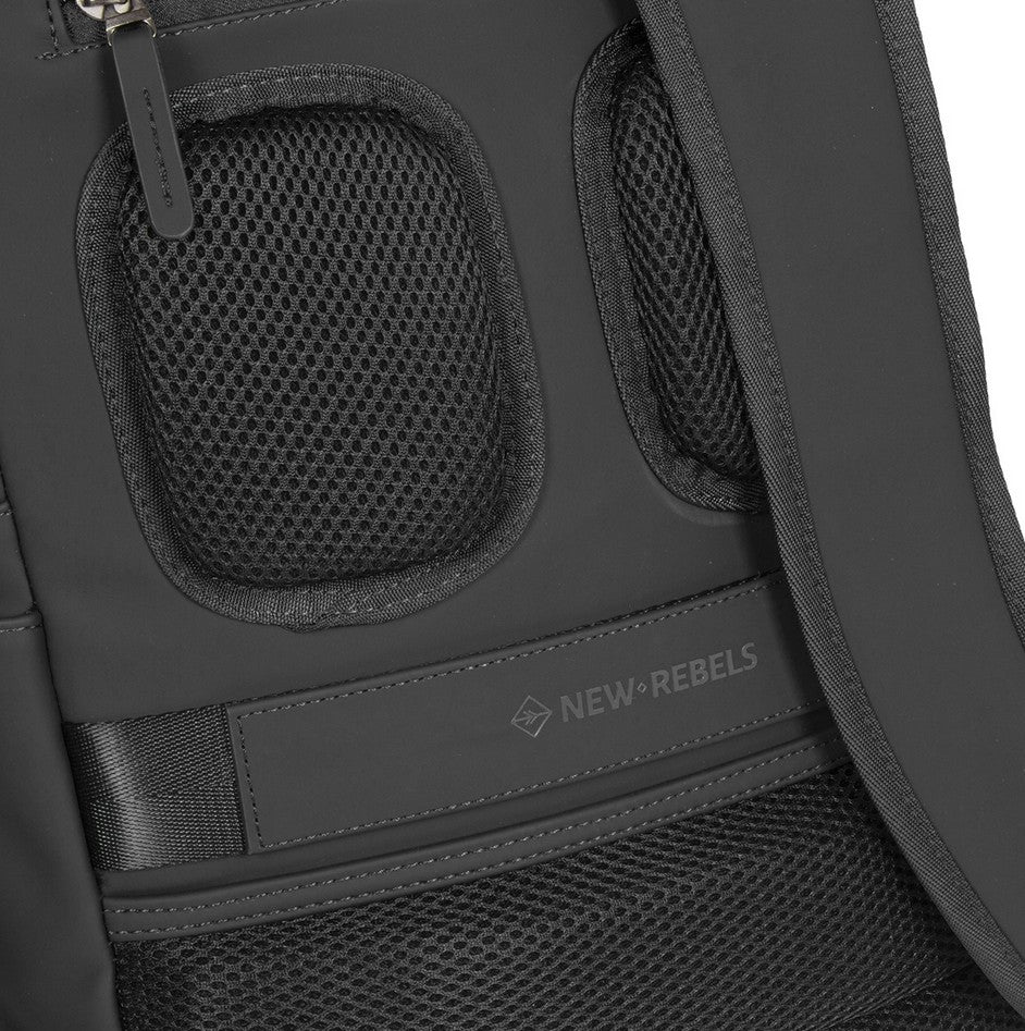 Laptoprucksack 12L in Schwarz mit Kurzgriff als Tasche - leder-accessoires.com