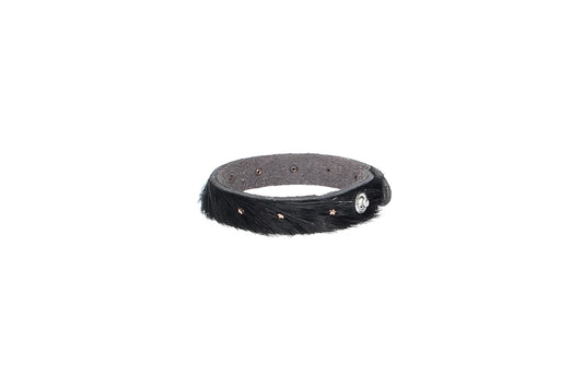 Armband mit Fell und Sternnieten in Schwarz aus Leder - leder-accessoires.com