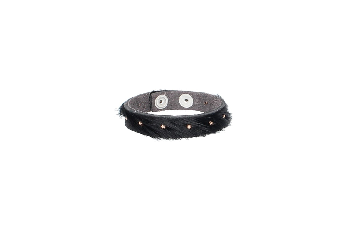 Armband mit Fell und Sternnieten in Schwarz aus Leder - leder-accessoires.com